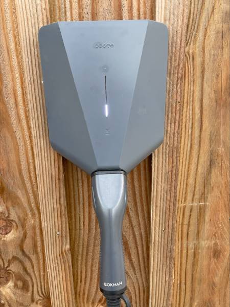 Installation d'une borne de recharge Easee one pour voiture électrique à Saucats en Gironde